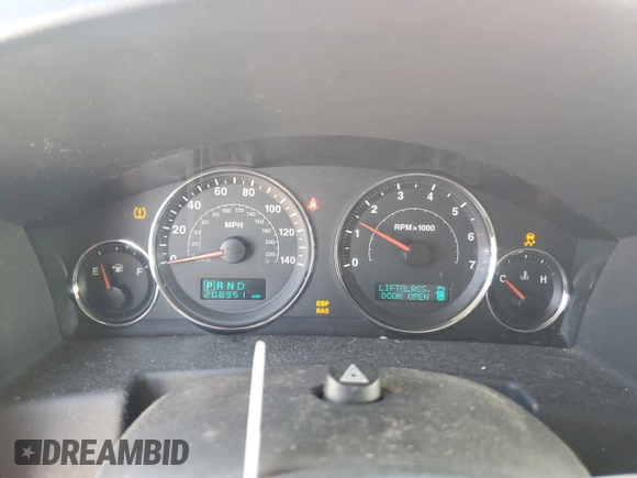 2007 Jeep Commander Sport with VIN 1J8HG48K07C684965, listed as a Copart auction lot 58061005 with 208,951 mi miles and Salvage title. Bid and sale history available at DreamBid. Image 9.