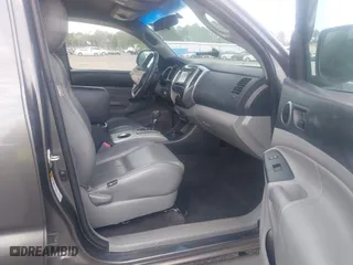 2014 Toyota Tacoma with VIN 5TFLU4EN9EX099414, listed as a IAAI auction lot 40528514 with 122,827 mi miles. Bid and sale history available at carsss.com. Image 5.