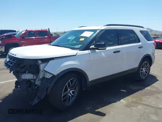 2017 Ford Explorer Sport z VIN 1FM5K8GT6HGA43481, wystawiony jako IAAI lot #42159456 z przebiegiem 86 010 mil mil oraz . Historia ofert i sprzedaży dostępna na DreamBid. Obrazek 2.