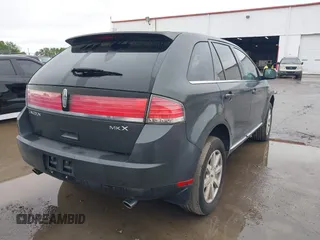 2007 Lincoln MKX with VIN 2LMDU68C07BJ23426, listed as a IAAI auction lot 41992268 with 182,856 mi miles. Bid and sale history available at carsss.com. Image 4.
