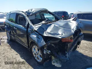 2015 Ford Escape Titanium z VIN 1FMCU0J90FUC10514, wystawiony jako IAAI lot #41785756 z przebiegiem 222 434 mil mil oraz . Historia ofert i sprzedaży dostępna na DreamBid. Obrazek 1.