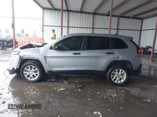 2015 Jeep Cherokee Sport с VIN 1C4PJMAB0FW613972, выставлен на аукционе IAAI как лот 42078623 с пробегом 162 052 миль миль и . История ставок и продаж доступна на DreamBid. Изображение 14.