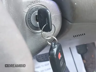 2002 Toyota Camry LE z VIN 4T1BE32KX2U617732, wystawiony jako IAAI lot #42208913 z przebiegiem Nie podano mil oraz . Historia ofert i sprzedaży dostępna na DreamBid. Obrazek 11.