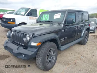 2018 Jeep Wrangler Unlimited Sport S z VIN 1C4HJXDG8JW112639, wystawiony jako IAAI lot #41951965 z przebiegiem 93 853 mil mil oraz . Historia ofert i sprzedaży dostępna na DreamBid. Obrazek 2.