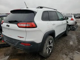 2015 Jeep Cherokee Trailhawk with VIN 1C4PJMBS9FW605075, listed as a Copart auction lot 49256195 with 103,677 mi miles and Salvage Title. Bid and sale history available at DreamBid. Image 3.