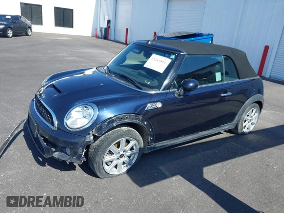 2014 MINI Convertible S z VIN WMWZP3C53ET706796, wystawiony jako IAAI lot #42363811 z przebiegiem 93 581 mil mil oraz . Historia ofert i sprzedaży dostępna na DreamBid. Obrazek 14.