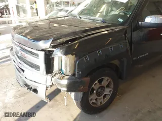 2010 Chevrolet Silverado 1500 LT with VIN 1GCSKSE31AZ155171, listed as a IAAI auction lot 41619404 with 209,422 mi miles. Bid and sale history available at carsss.com. Image 6.
