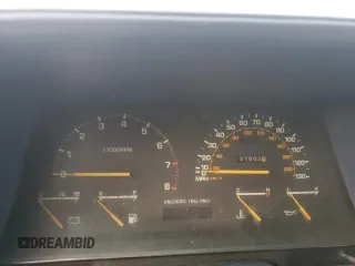 1984 Toyota Supra z VIN JT2MA67L5E0133497, wystawiony jako Copart lot #43439285 z przebiegiem 187 882 mil mil oraz Czysty tytuł • Clean title. Historia ofert i sprzedaży dostępna na DreamBid. Obrazek 9.