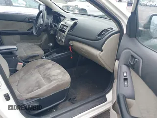 2010 Kia Forte EX z VIN KNAFU4A28A5824092, wystawiony jako IAAI lot #42233005 z przebiegiem 236 206 mil mil oraz . Historia ofert i sprzedaży dostępna na DreamBid. Obrazek 5.