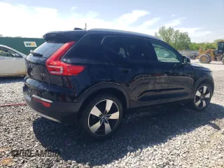 2019 Volvo XC40 Momentum z VIN YV4162UK6K2130783, wystawiony jako Copart lot #53121725 z przebiegiem 92 837 mil mil oraz Szkody całkowita. Historia ofert i sprzedaży dostępna na DreamBid. Obrazek 3.