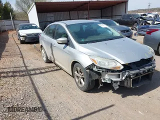 2014 Ford Focus SE with VIN 1FADP3F26EL270868, listed as a IAAI auction lot 41826493 with 164,595 mi miles. Bid and sale history available at carsss.com. Image 1.