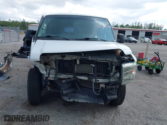 2014 Ford Econoline Passenger XL z VIN 1FBSS3BLXEDA00930, wystawiony jako IAAI lot #42445363 z przebiegiem Nie podano mil oraz . Historia ofert i sprzedaży dostępna na DreamBid. Obrazek 13.