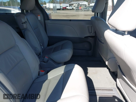 2017 Toyota Sienna XLE Auto Access Seat with VIN 5TDYZ3DC0HS833692, listed as a IAAI auction lot 41810308 with 112,806 mi miles. Bid and sale history available at carsss.com. Image 8.