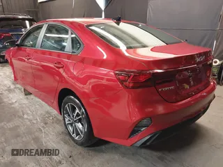 2022 Kia Forte LXS z VIN 3KPF24AD7NE497091, wystawiony jako IAAI lot #41894884 z przebiegiem 36 451 mil mil oraz . Historia ofert i sprzedaży dostępna na DreamBid. Obrazek 3.