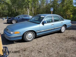 1993 Ford Crown Victoria z VIN 2FALP73W6PX184119, wystawiony jako Copart lot #73211724 z przebiegiem 121 373 mil mil oraz Czysty tytuł • Clean title. Historia ofert i sprzedaży dostępna na DreamBid. Obrazek 1.