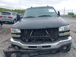 2005 GMC Sierra 2500HD SLE z VIN 1GTHK23U75F816621, wystawiony jako IAAI lot #41965293 z przebiegiem 341 770 mil mil oraz . Historia ofert i sprzedaży dostępna na DreamBid. Obrazek 12.