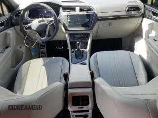 2022 Volkswagen Tiguan SE R-Line Black z VIN 3VVCB7AXXNM080652, wystawiony jako Copart lot #51249185 z przebiegiem 53 996 mil mil oraz Nie do naprawy • Non repairable. Historia ofert i sprzedaży dostępna na DreamBid. Obrazek 8.