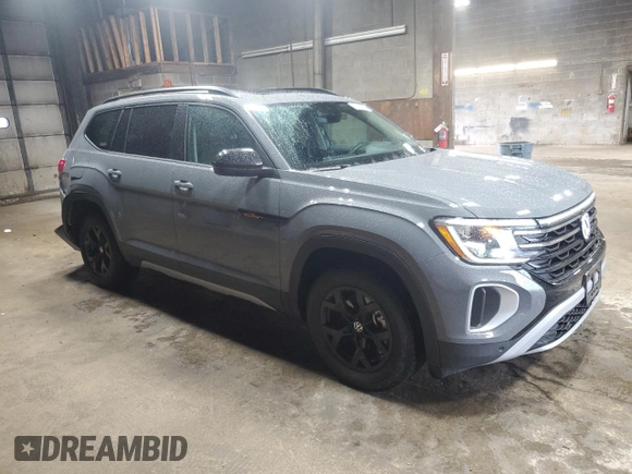 2024 Volkswagen Atlas Peak Edition SE with VIN 1V2CR2CA1RC567900, listed as a Copart auction lot 62120085 with 10,030 mi miles and Salvage title. Bid and sale history available at DreamBid. Image 4.