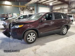2012 Kia Sorento LX z VIN 5XYKTCA68CG188818, wystawiony jako Copart lot #50449435 z przebiegiem Nie podano mil oraz Szkoda całkowita • Salvage title. Historia ofert i sprzedaży dostępna na DreamBid. Obrazek 1.