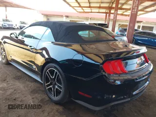 2019 Ford Mustang GT Premium z VIN 1FATP8FF7K5126175, wystawiony jako IAAI lot #42015019 z przebiegiem 91 335 mil mil oraz . Historia ofert i sprzedaży dostępna na DreamBid. Obrazek 3.