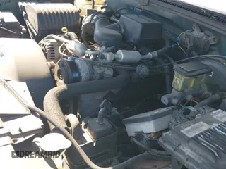 1998 Chevrolet Silverado 1500 z VIN 2GCEK19R8W1255614, wystawiony jako IAAI lot #43445160 z przebiegiem 104 078 mil mil oraz . Historia ofert i sprzedaży dostępna na DreamBid. Obrazek 16.