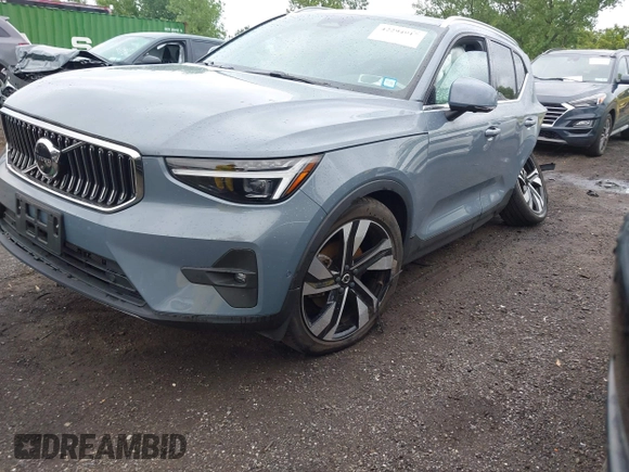 2023 Volvo XC40 Ultimate Bright Theme с VIN YV4L12UAXP2025895, выставлен на аукционе IAAI как лот 42294917 с пробегом 5 384 миль миль и . История ставок и продаж доступна на DreamBid. Изображение 20.