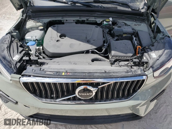 2025 Volvo XC40 Core Bright Theme z VIN YV4L12UJ4S2520540, wystawiony jako Copart lot #60871675 z przebiegiem 5 949 mil mil oraz Szkoda całkowita • Salvage title. Historia ofert i sprzedaży dostępna na DreamBid. Obrazek 12.