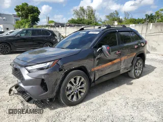 2024 Toyota RAV4 XLE Premium z VIN 2T3C1RFV5RC284950, wystawiony jako Copart lot #55596405 z przebiegiem 12 290 mil mil oraz Szkoda całkowita • Salvage title. Historia ofert i sprzedaży dostępna na DreamBid. Obrazek 1.
