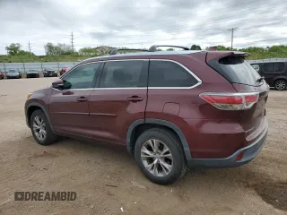 2015 Toyota Highlander XLE z VIN 5TDKKRFH0FS097839, wystawiony jako Copart lot #57030755 z przebiegiem 105 997 mil mil oraz Szkoda całkowita • Salvage title. Historia ofert i sprzedaży dostępna na DreamBid. Obrazek 2.