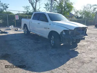 2015 Ram 1500 Lone Star z VIN 1C6RR6LT3FS570875, wystawiony jako IAAI lot #42253051 z przebiegiem 263 539 mil mil oraz . Historia ofert i sprzedaży dostępna na DreamBid. Obrazek 1.