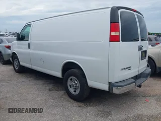 2015 GMC Savana Cargo z VIN 1GTW7FCF4F1906986, wystawiony jako IAAI lot #42433630 z przebiegiem 124 182 mil mil oraz . Historia ofert i sprzedaży dostępna na DreamBid. Obrazek 3.