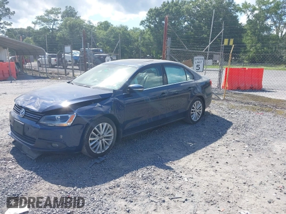 2014 Volkswagen Jetta TDI w/Premium/Nav with VIN 3VWLL7AJ3EM381929, listed as a IAAI auction lot 42539178 with 101,851 mi miles and . Bid and sale history available at DreamBid. Image 2.