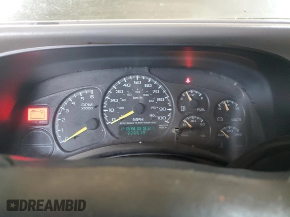 2000 Chevrolet Silverado 1500 with VIN 2GCEC19V8Y1176554, listed as a Copart auction lot 84946274 with 226,519 mi miles and Clean Title. Bid and sale history available at carsss.com. Image 9.