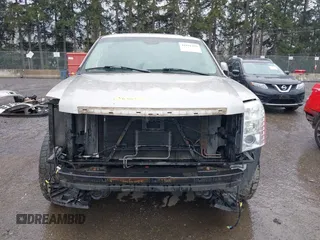 2008 Cadillac Escalade ESV z VIN 1GYFK668X8R111368, wystawiony jako IAAI lot #41891439 z przebiegiem 190 293 mil mil oraz . Historia ofert i sprzedaży dostępna na DreamBid. Obrazek 13.