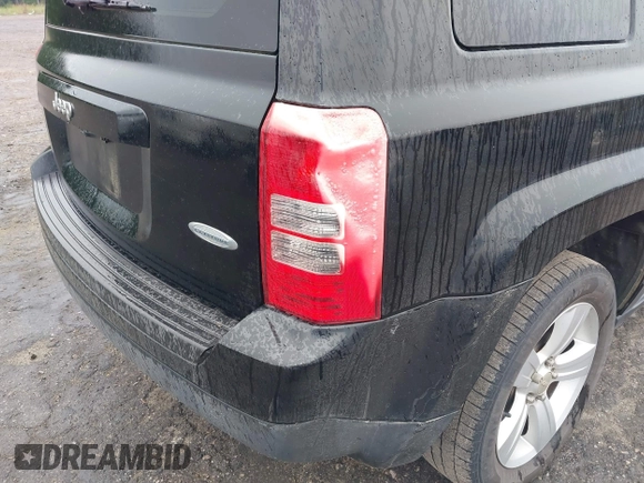 2014 Jeep Patriot Latitude z VIN 1C4NJPFAXED577162, wystawiony jako IAAI lot #42355950 z przebiegiem 123 460 mil mil oraz . Historia ofert i sprzedaży dostępna na DreamBid. Obrazek 6.