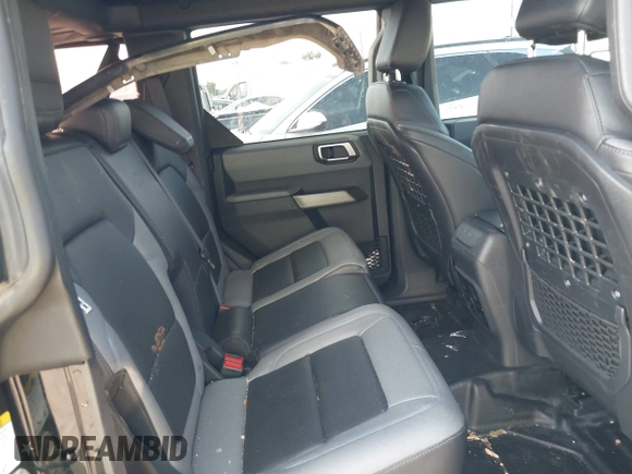2022 Ford Bronco z VIN 1FMEE5BP3NLA74562, wystawiony jako IAAI lot #42338666 z przebiegiem 20 743 mil mil oraz . Historia ofert i sprzedaży dostępna na DreamBid. Obrazek 8.