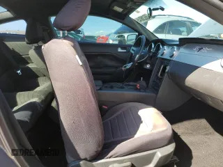 2007 Ford Mustang Deluxe z VIN 1ZVFT80NX75222261, wystawiony jako Copart lot #56236045 z przebiegiem 113 714 mil mil oraz Szkoda całkowita • Salvage title. Historia ofert i sprzedaży dostępna na DreamBid. Obrazek 10.