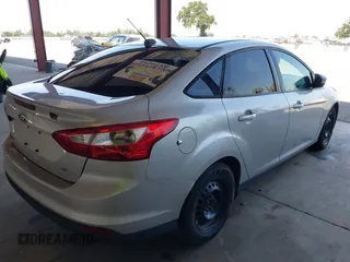 2013 Ford Focus SE with VIN 1FADP3F27DL375465, listed as a IAAI auction lot 42170250 with 123,427 mi miles. Bid and sale history available at carsss.com. Image 4.