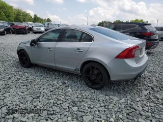 2012 Volvo S60 T6 z VIN YV1902FH8C2052544, wystawiony jako Copart lot #56853395 z przebiegiem 159 646 mil mil oraz Szkody całkowita. Historia ofert i sprzedaży dostępna na DreamBid. Obrazek 2.