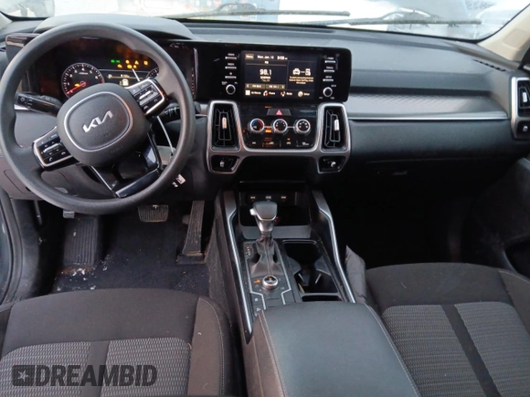 2022 Kia Sorento LX z VIN 5XYRGDLC6NG100959, wystawiony jako Copart lot #88527785 z przebiegiem 68 110 mil mil oraz Szkoda całkowita • Salvage title. Historia ofert i sprzedaży dostępna na DreamBid. Obrazek 8.