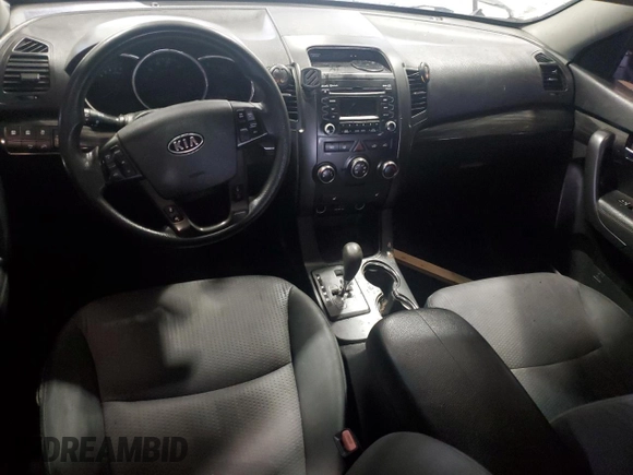 2012 Kia Sorento LX z VIN 5XYKT3A69CG294520, wystawiony jako Copart lot #59002835 z przebiegiem Nie podano mil oraz Czysty tytuł • Clean title. Historia ofert i sprzedaży dostępna na DreamBid. Obrazek 8.
