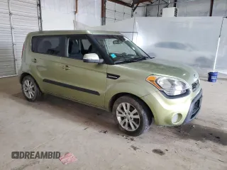 2013 Kia Soul + z VIN KNDJT2A61D7496157, wystawiony jako Copart lot #49420285 z przebiegiem Nie podano mil oraz Szkoda całkowita • Salvage title. Historia ofert i sprzedaży dostępna na DreamBid. Obrazek 4.