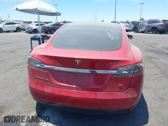 2017 Tesla Model S 60 z VIN 5YJSA1E18HF178698, wystawiony jako IAAI lot #42627397 z przebiegiem 87 301 mil mil oraz . Historia ofert i sprzedaży dostępna na DreamBid. Obrazek 16.