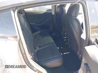 2023 Tesla Model Y Long Range z VIN 7SAYGDEE8PA191415, wystawiony jako IAAI lot #42155577 z przebiegiem 42 149 mil mil oraz . Historia ofert i sprzedaży dostępna na DreamBid. Obrazek 8.