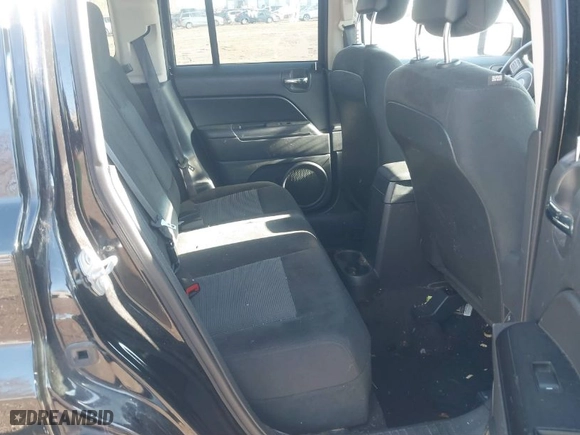 2016 Jeep Patriot Sport with VIN 1C4NJPBA6GD575594, listed as a IAAI auction lot 41781693 with 999,999 mi miles. Bid and sale history available at carsss.com. Image 8.