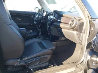 2014 MINI Hardtop S z VIN WMWXM7C59ET970371, wystawiony jako IAAI lot #41643992 z przebiegiem 123 813 mil mil oraz . Historia ofert i sprzedaży dostępna na DreamBid. Obrazek 5.