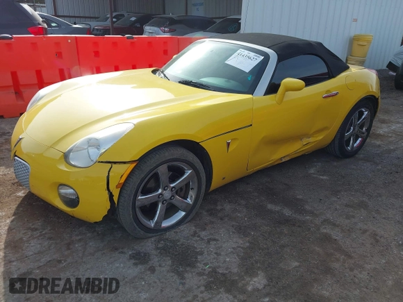 2007 Pontiac Solstice z VIN 1G2MB35B77Y132275, wystawiony jako IAAI lot #41435627 z przebiegiem 87 635 mil mil oraz . Historia ofert i sprzedaży dostępna na DreamBid. Obrazek 17.