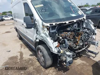 2018 Ford Transit z VIN 1FTYE2CG1JKA25990, wystawiony jako IAAI lot #42713246 z przebiegiem Nie podano mil oraz . Historia ofert i sprzedaży dostępna na DreamBid. Obrazek 1.