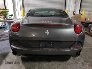2010 Ferrari California z VIN ZFF65LJA8A0168430, wystawiony jako Copart lot #50759965 z przebiegiem 26 006 mil mil oraz Szkody całkowita. Historia ofert i sprzedaży dostępna na DreamBid. Obrazek 6.