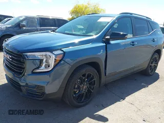 2024 GMC Terrain SLE z VIN 3GKALMEG5RL292662, wystawiony jako IAAI lot #42148356 z przebiegiem 12 939 mil mil oraz . Historia ofert i sprzedaży dostępna na DreamBid. Obrazek 17.